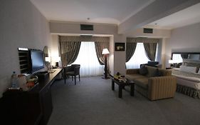 Le Grande Plaza Hotel